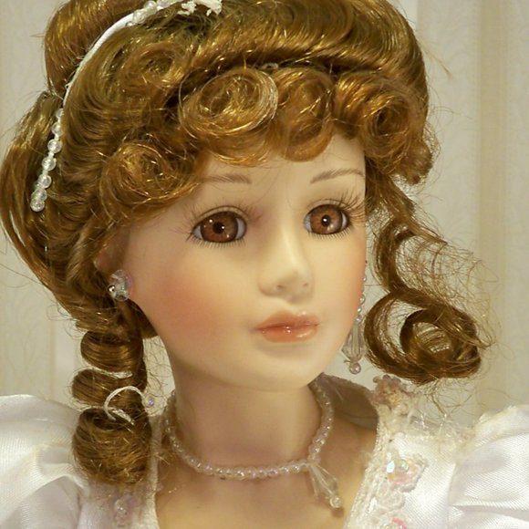 Concert Porcelain Doll 20" W/Stand - Picture 3 of 7